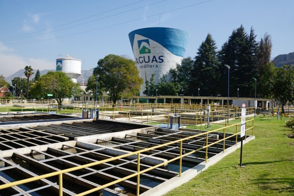 Aguas Andinas canceló la alerta temprana preventiva que encendió el viernes por turbiedad en Río Maipo