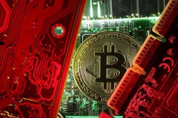 <p>Ether supera a bitcoin en 2021 gracias a repentina volatilidad</p>