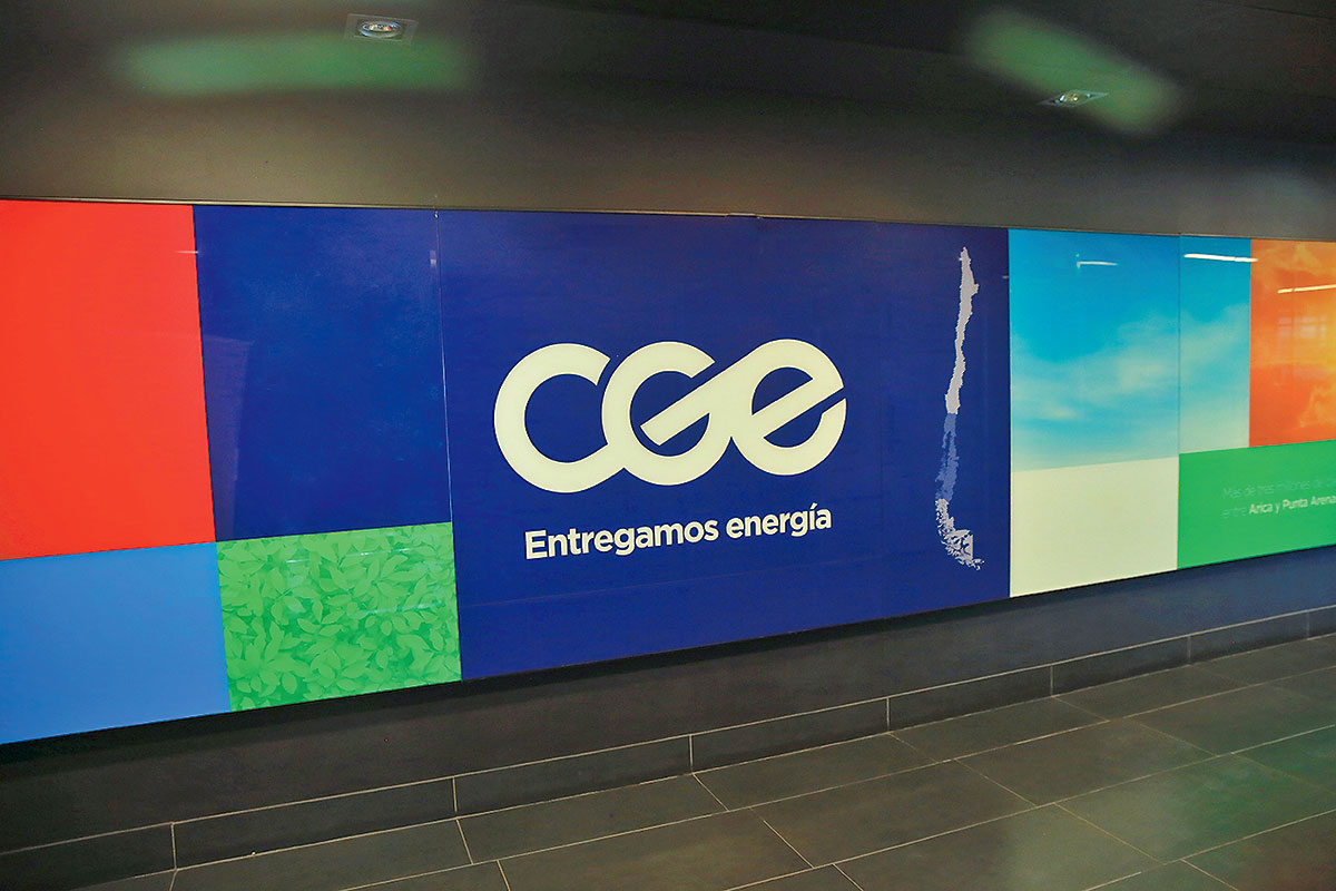 <p>De España a China: El cambio de imagen que State Grid hizo a CGE</p>