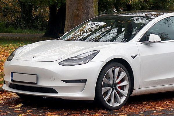 <p>Tesla retira del mercado más de 475.000 automóviles en EE.UU.</p>