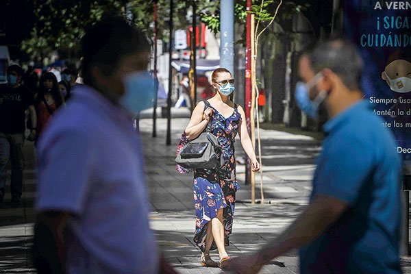 <p>La desaceleración de la economía chilena ya estaría reflejándose desde este cuarto trimestre</p>