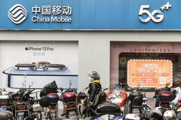 <p>China Mobile debuta con ganancias en Shanghai tras su expulsión de Nueva York</p>