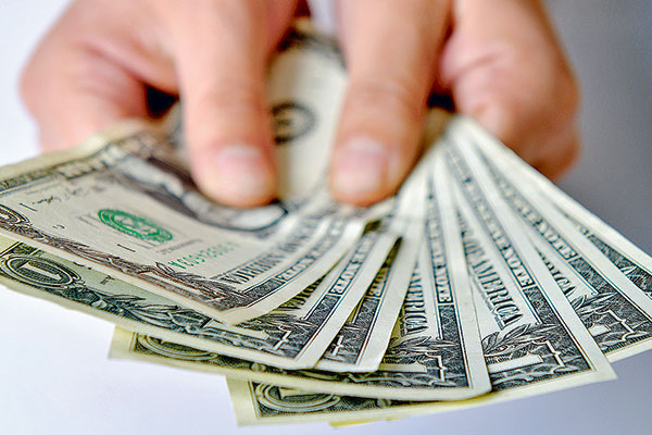Apertura de cuentas corrientes en dólares registra récord: Santander y Scotiabank aprovechan el boom