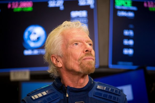 Richard Branson dice que se recupera de Covid e insta a la vacunación
