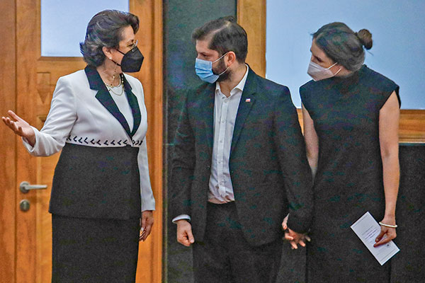 Equipos de Boric y Hacienda inician acercamientos para buscar un acuerdo por financiamiento de la PGU