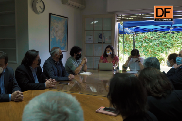 <p>Ahora en DF | Swett celebra reunión de Boric con dirigentes de las Pyme</p>