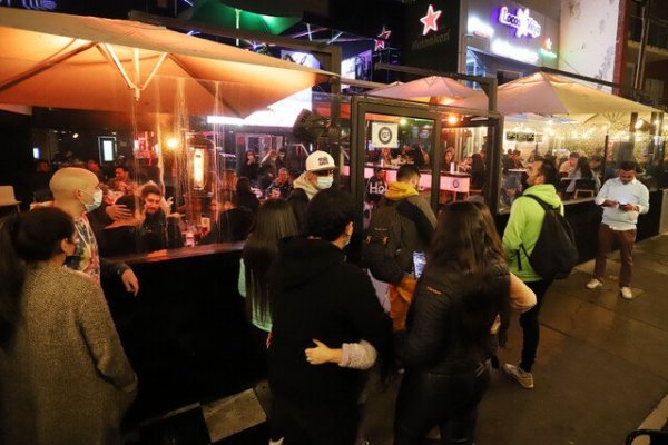 Industrias gastronómica y de eventos monitorean el rebrote en espera de que no vuelvan las restricciones