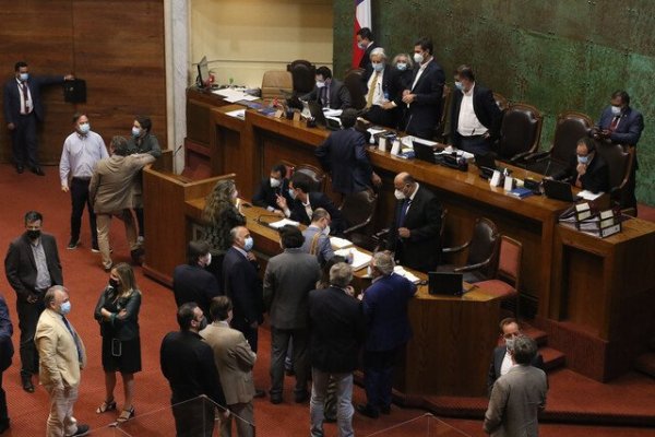 Adjudicación de la licitación de litio desata fuertes críticas en sesión especial que discutiría el proceso