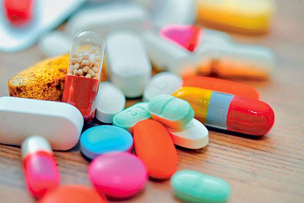 Indicaciones del gobierno para regular precio de medicamentos encienden el debate en la industria