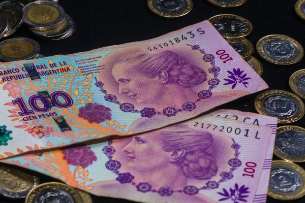 Deuda argentina en llamas: se desploma el valor de los bonos y se dispara el riesgo país