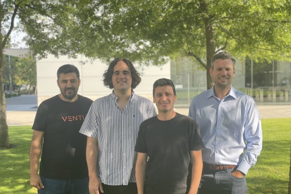 <p>Jaime Escobar, Javier Martínez, Cristián Meléndez y Georges de Bourguignon Covarrubias, equipo fundador de Venti.</p>