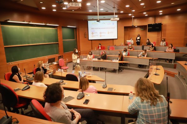 Visibilización en altos cargos, políticas de promoción y ley de cuotas: las claves para impulsar la participación laboral de mujeres