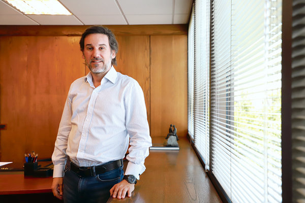 Cristóbal Prado pone fin a 10 años al frente de la ACHS y asume nuevo gerente general