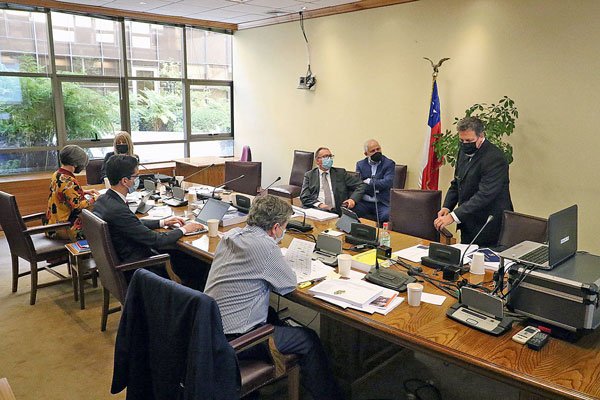 Exenciones: se enreda discusión en la comisión de Hacienda, pero se acuerda votar el lunes en Sala