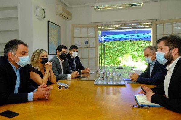 Partidos de Chile Vamos valoran primera reunión con Boric y le plantean la necesidad de avanzar en un "pacto tributario"