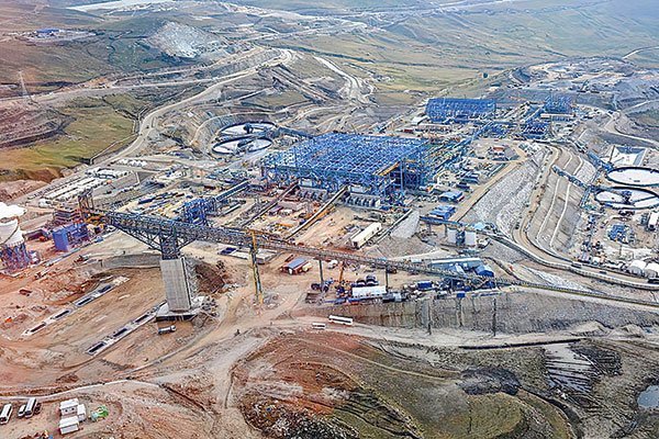 Minera Las Bambas firma acuerdo en Perú con más ofertas laborales para evitar bloqueos que afecten las operaciones