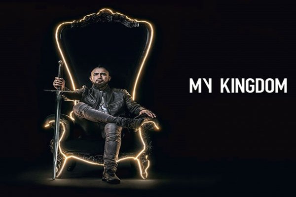 Arturo Vidal ya tiene el registro de su reino de perfumes, joyas y vestuario