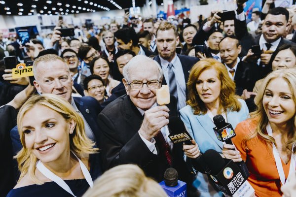 <p>Buffett no le teme a ómicron: después de tres años el "oráculo de Omaha" volverá a encabezar junta de Berkshire en persona</p>