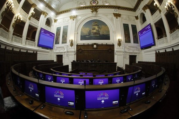 <p>Convención: comisión rechaza consagrar la libertad de emprender y aprueba mayor supervisión estatal</p>