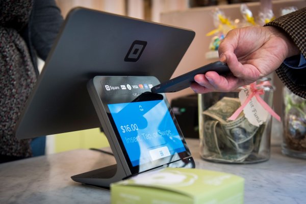 Apple rivalizará con Square convirtiendo iPhones en terminales de pago