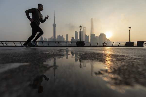 FMI: la economía china se recupera lentamente y con desequilibrios
