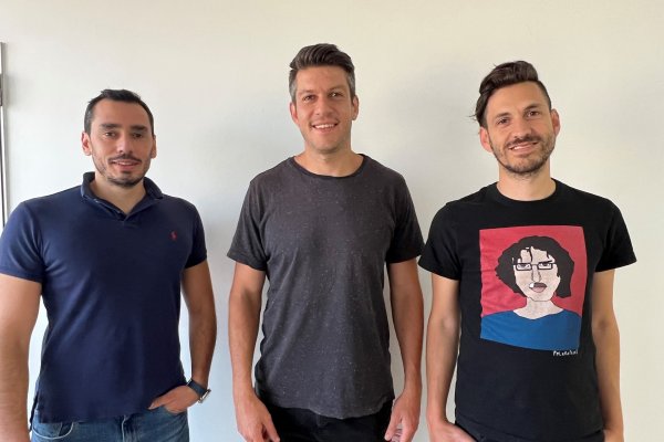 Consultora Bain&Company adquiere Spike, startup chilena de IA y analítica avanzada