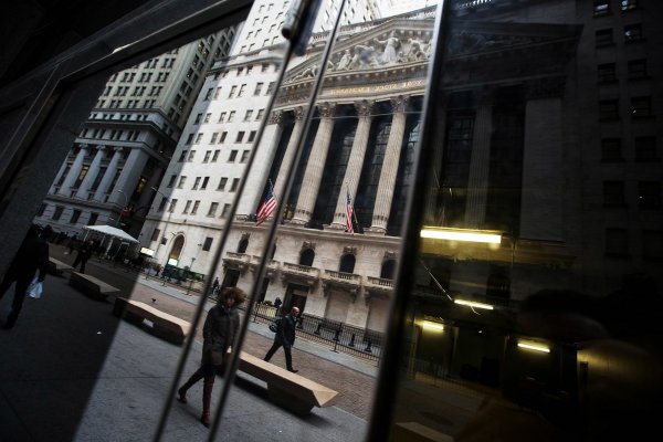 ¿Es momento para comprar acciones? Los estrategas de la banca de inversión global tienen opiniones divididas