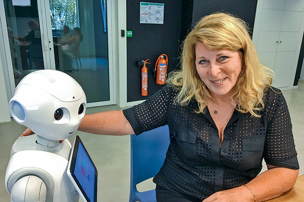 Experta en IA: “Antropomorfizar hasta proyectar responsabilidades en un robot supone un gran riesgo para la sociedad”