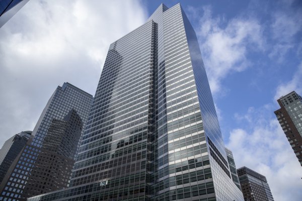 Goldman Sachs ahora espera que la Fed suba siete veces las tasas en 2022, en vez de cinco