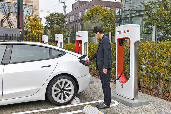 Matriz renovable es clave para aporte de los autos eléctricos al medio ambiente