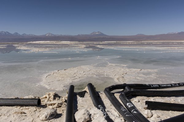 FT: El Estado se cierne sobre las esperanzas latinoamericanas de explotar el "oro blanco" del litio