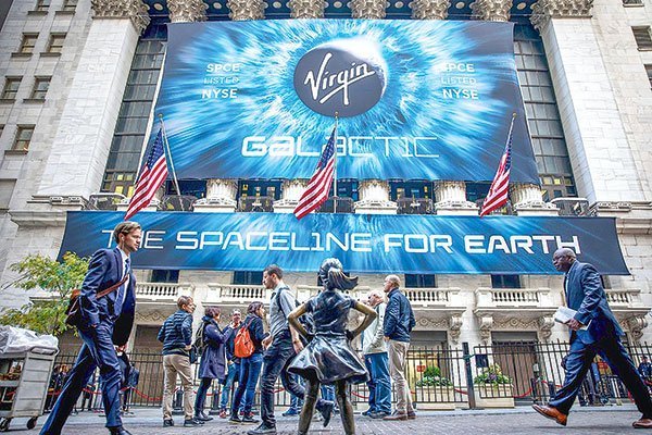 Virgin Galactic salta después de abrir la venta de boletos para vuelos espaciales