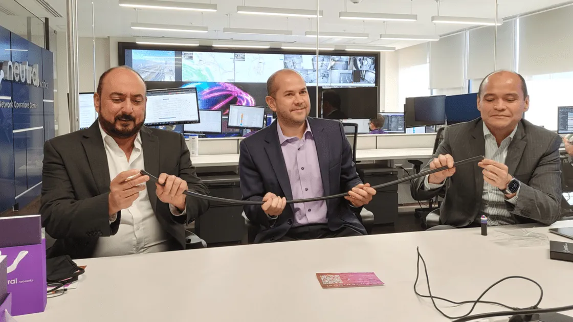 Firma ligada al fondo Southern Cross se expande en México a través de fibra óptica