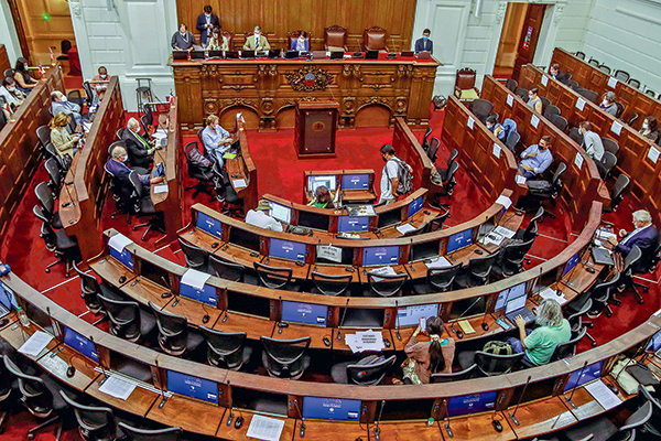 Nacionalizar empresas y regular precios, parte de los temas de la comisión de Medioambiente que discutirá el pleno