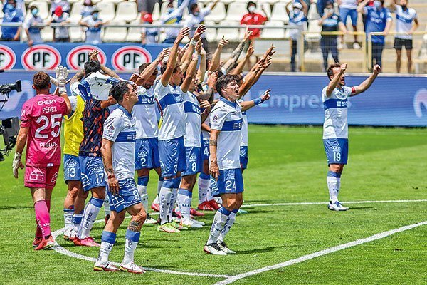 Cruzados y Claro Chile sellan acuerdo por derechos comerciales del nuevo estadio UC por 20 años