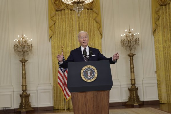 Biden anuncia sanciones a "élites" y deuda soberana de Rusia