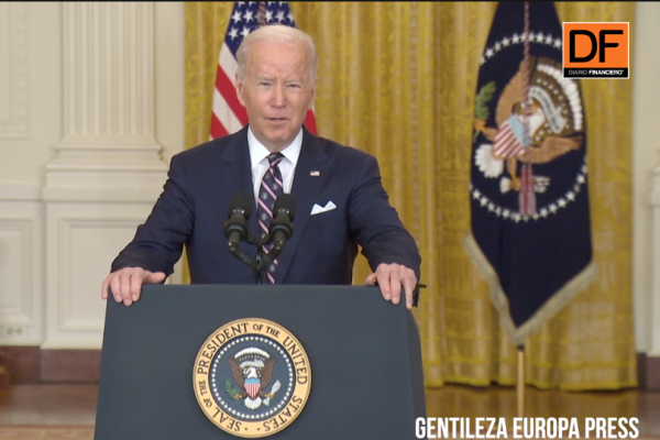 <p>Ahora en DF | Joe Biden y Von der Leyen anuncian sanciones a Rusia tras el reconocimiento de Donetsk y Lugansk</p>