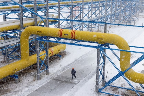 El petróleo Brent modera su precio tras rozar US$ 100 por barril por tensión en Ucrania