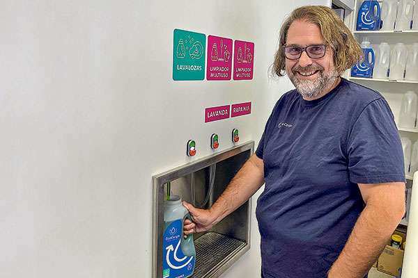 EcoCarga llega a Unimarc con sus productos de limpieza a granel