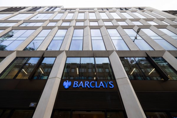 Barclays alcanza ganancias anuales récord gracias a aumento de negocios