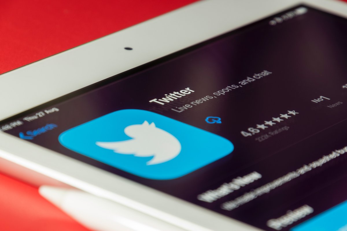 <p>Twitter venderá US$1.000 millones en bonos basura para recomprar acciones</p>