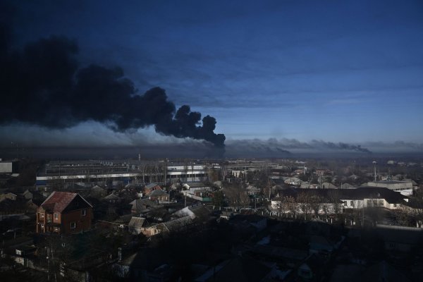 Rusia inicia una invasión a gran escala de Ucrania e impacta con fuerza a mercados