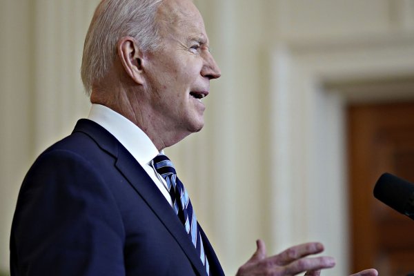 Biden amplía duras sanciones a Rusia: limitará capacidad para hacer negocios en dólares y sus exportaciones