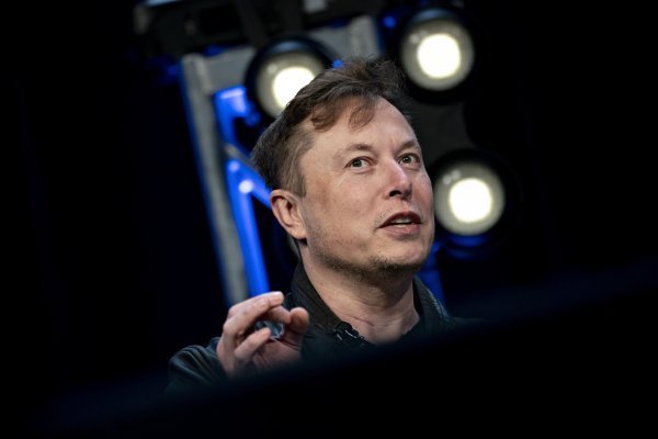<p>Elon Musk activa su servicio de internet satelital para Ucrania</p>
