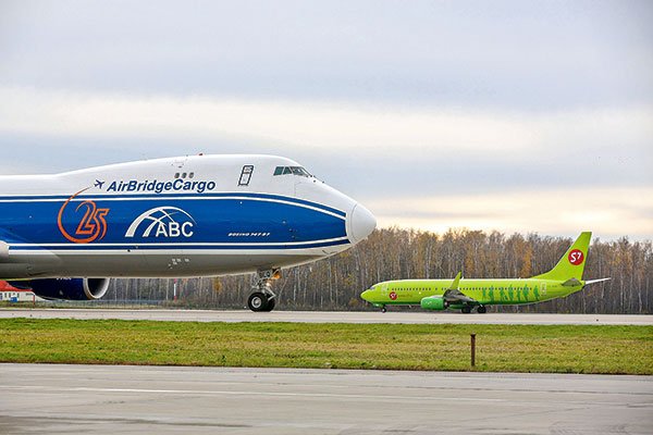 <p>AerCap, la firma de leasing más grande del mundo, rescindió contratos poniendo en jaque los vuelos de compañías como Aeroflot PJSC.</p>