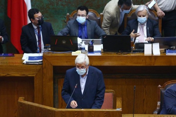 Diputados respaldan informe de comisión sobre inversiones de AFP: acusan "oligopolio privado con fines de lucro"