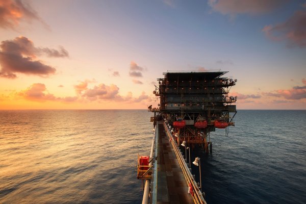 Petróleo se modera tras rozar los US$ 120 por expectativas de un acuerdo nuclear con Irán