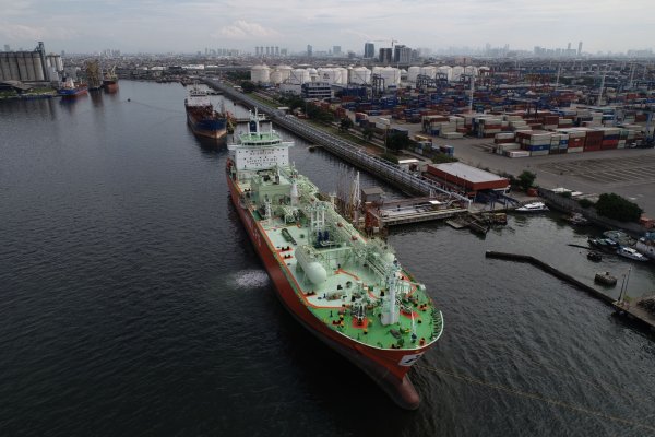 Petróleo Brent se acerca a US$ 118 y Goldman estima que podría llegar a US$ 150 en tres meses