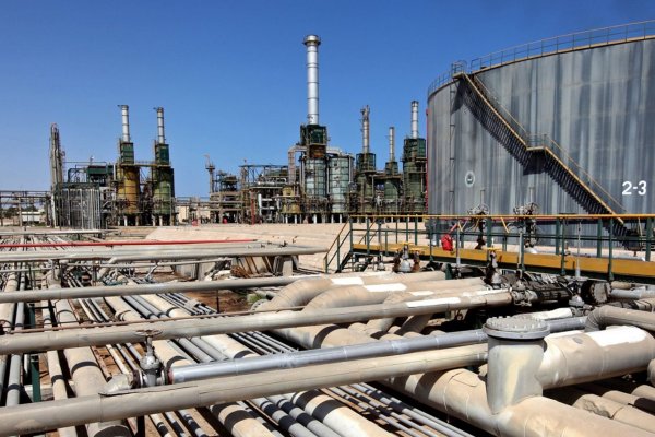 Cae producción de petróleo en Libia y avanza posible embargo a Rusia, mientras precio de gasolina en EEUU toca máximo de 2008