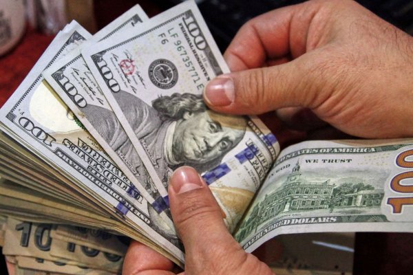 Dólar cierra con alza de más de $8 por apreciación global de la divisa y pese a récord del cobre